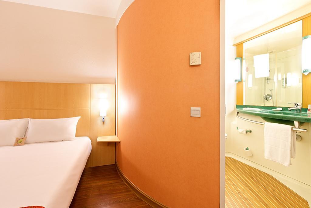 Ibis Ningbo Qianhu Plaza Hotel Exterior foto