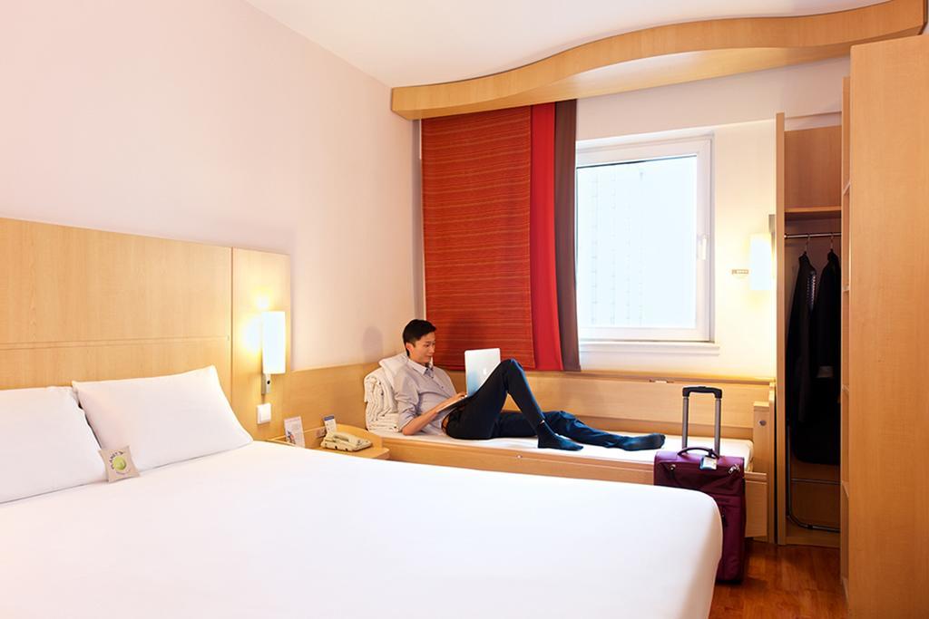 Ibis Ningbo Qianhu Plaza Hotel Exterior foto