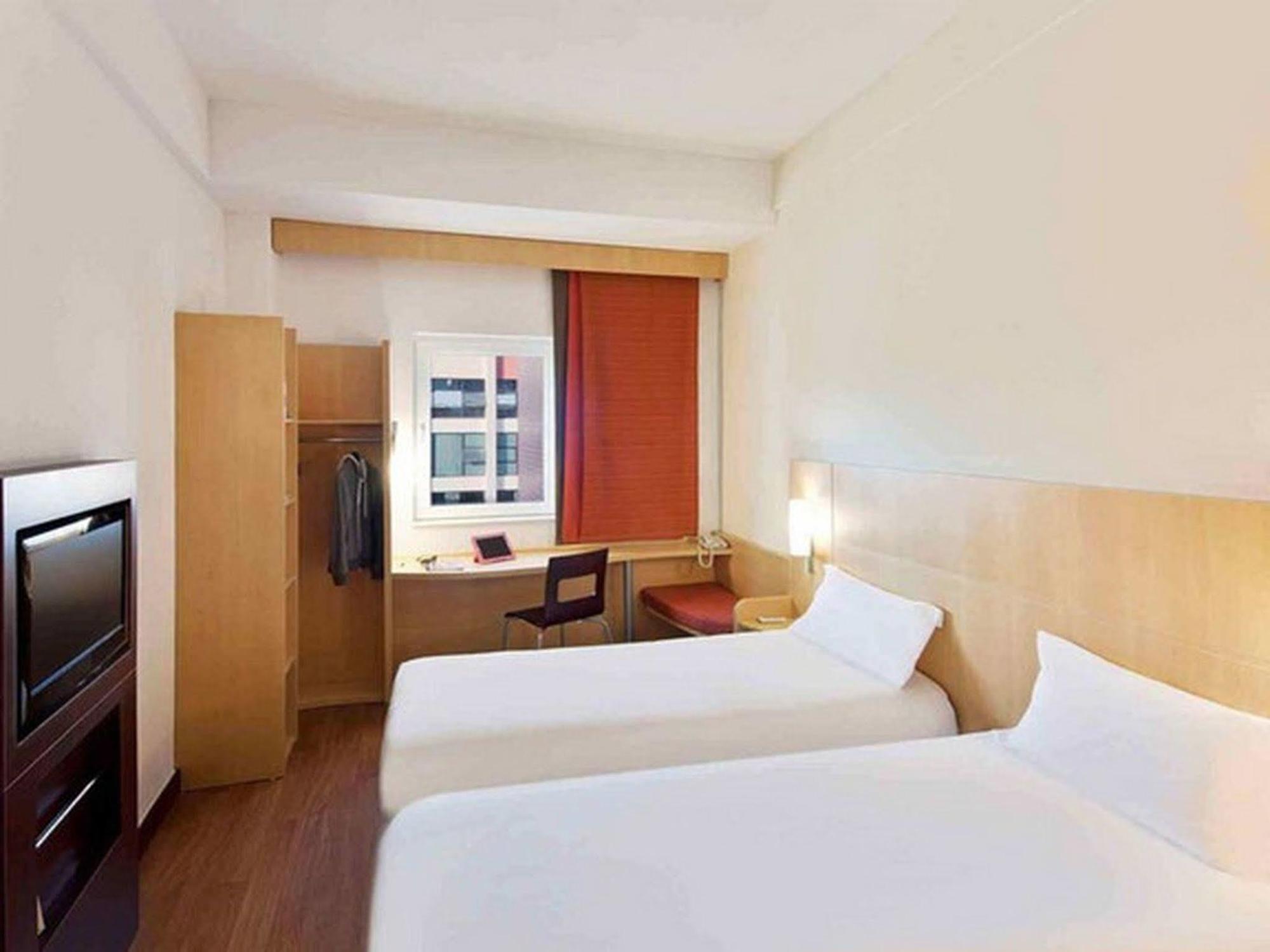 Ibis Ningbo Qianhu Plaza Hotel Exterior foto