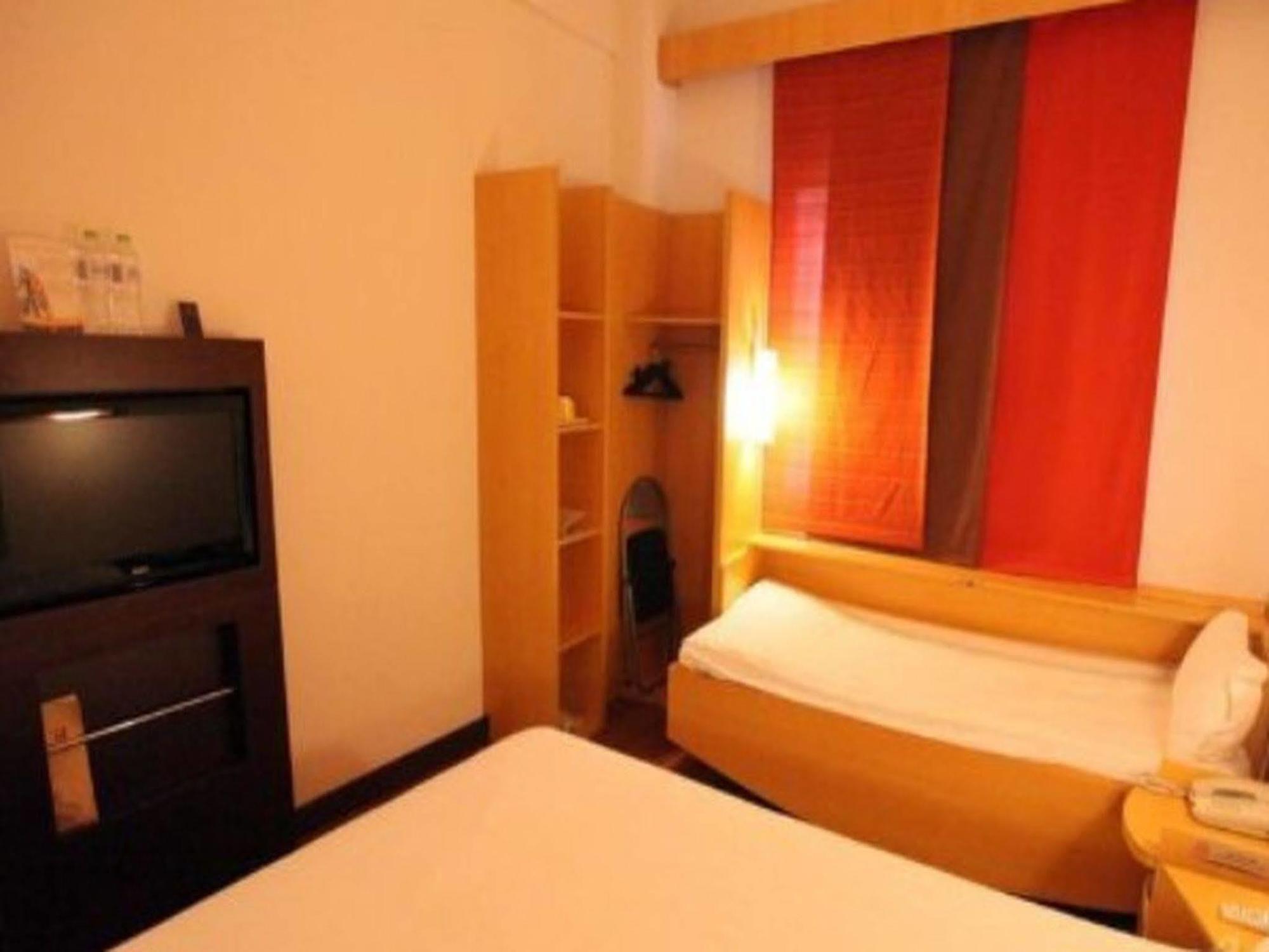 Ibis Ningbo Qianhu Plaza Hotel Exterior foto