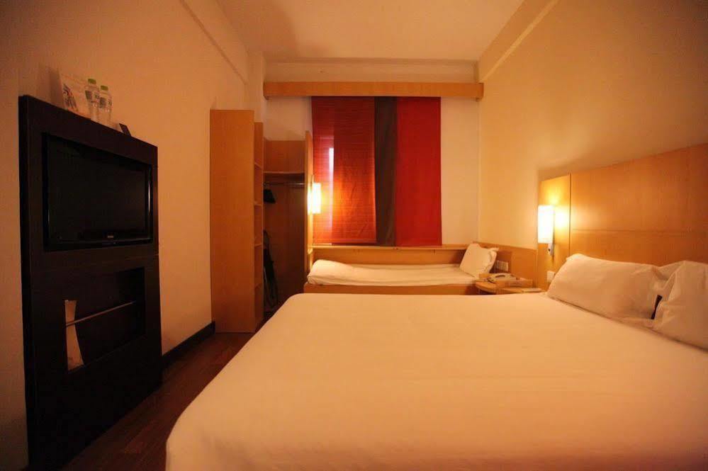 Ibis Ningbo Qianhu Plaza Hotel Exterior foto