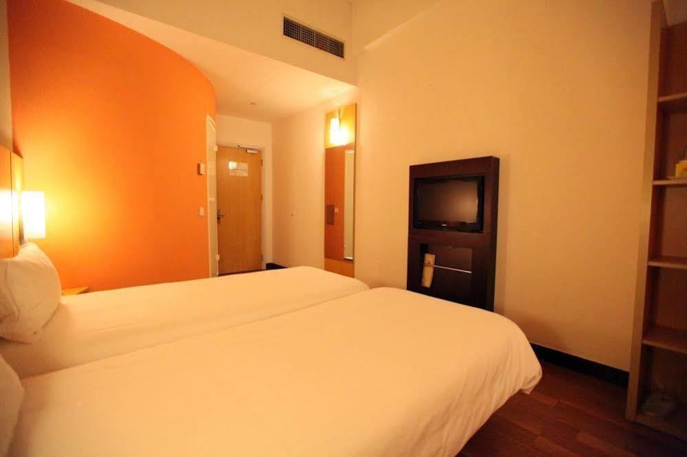 Ibis Ningbo Qianhu Plaza Hotel Exterior foto