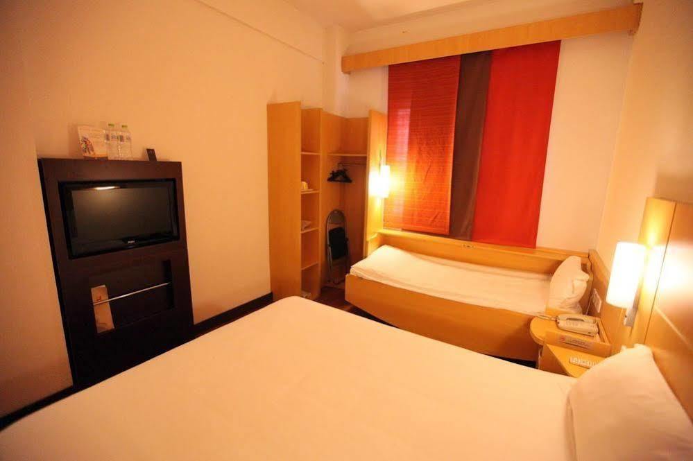 Ibis Ningbo Qianhu Plaza Hotel Exterior foto