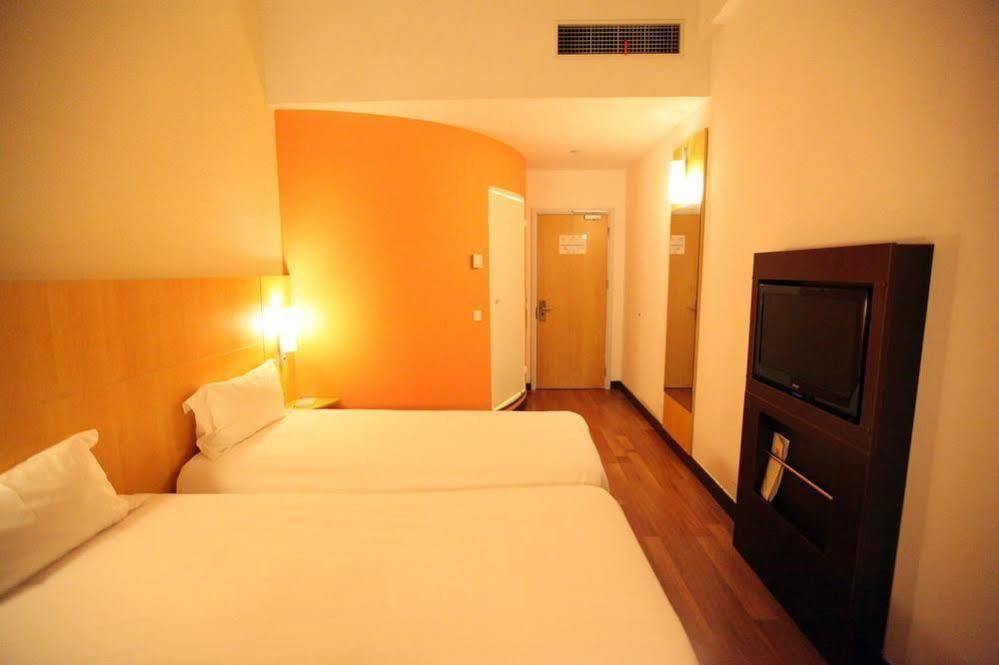Ibis Ningbo Qianhu Plaza Hotel Exterior foto